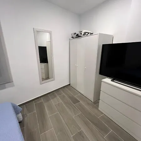 Montalvo Metropolis B Apartment